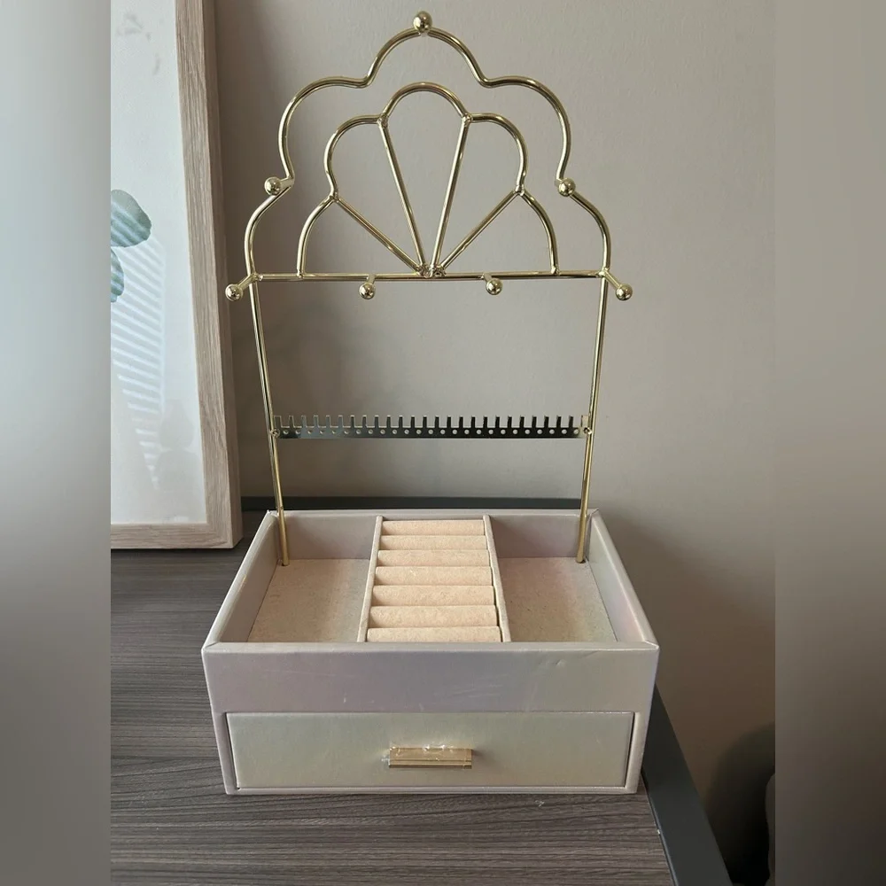 jewelry organizer